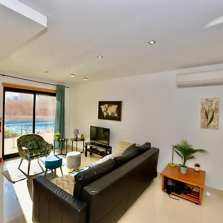 Apartment Silver - For 4 Guests 150m From *